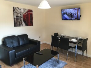 Premium Apartment, 2 Bedrooms, Balcony | In-room dining - Starlite Serviced Apartments (Leeds)