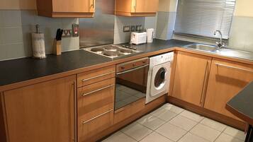 Fridge, microwave, oven, coffee/tea maker