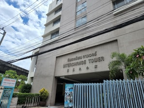 Front of property - Interchange Tower Serviced Apartment (Bangkok)