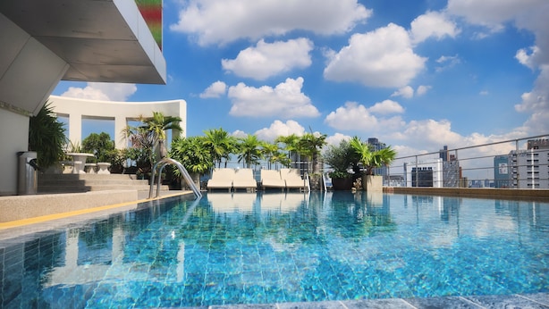Kolam renang rooftop