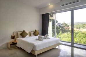In-room safe, desk, rollaway beds, free WiFi - Chic Residences at Karon Beach (Karon)