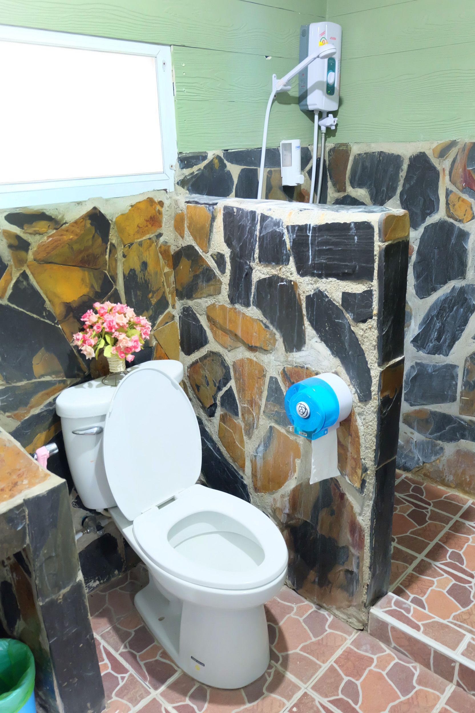 cartoon house | bathroom | shower, free toiletries, towels