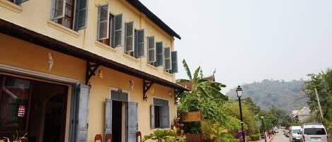 Bagian depan properti