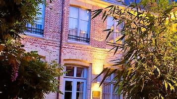 Chambre Classique Double ou avec lits jumeaux, 1 trĂšs grand lit (Elegance) | Terrasse/Patio