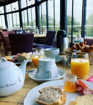 Daily buffet breakfast (EUR 17.50 per person)