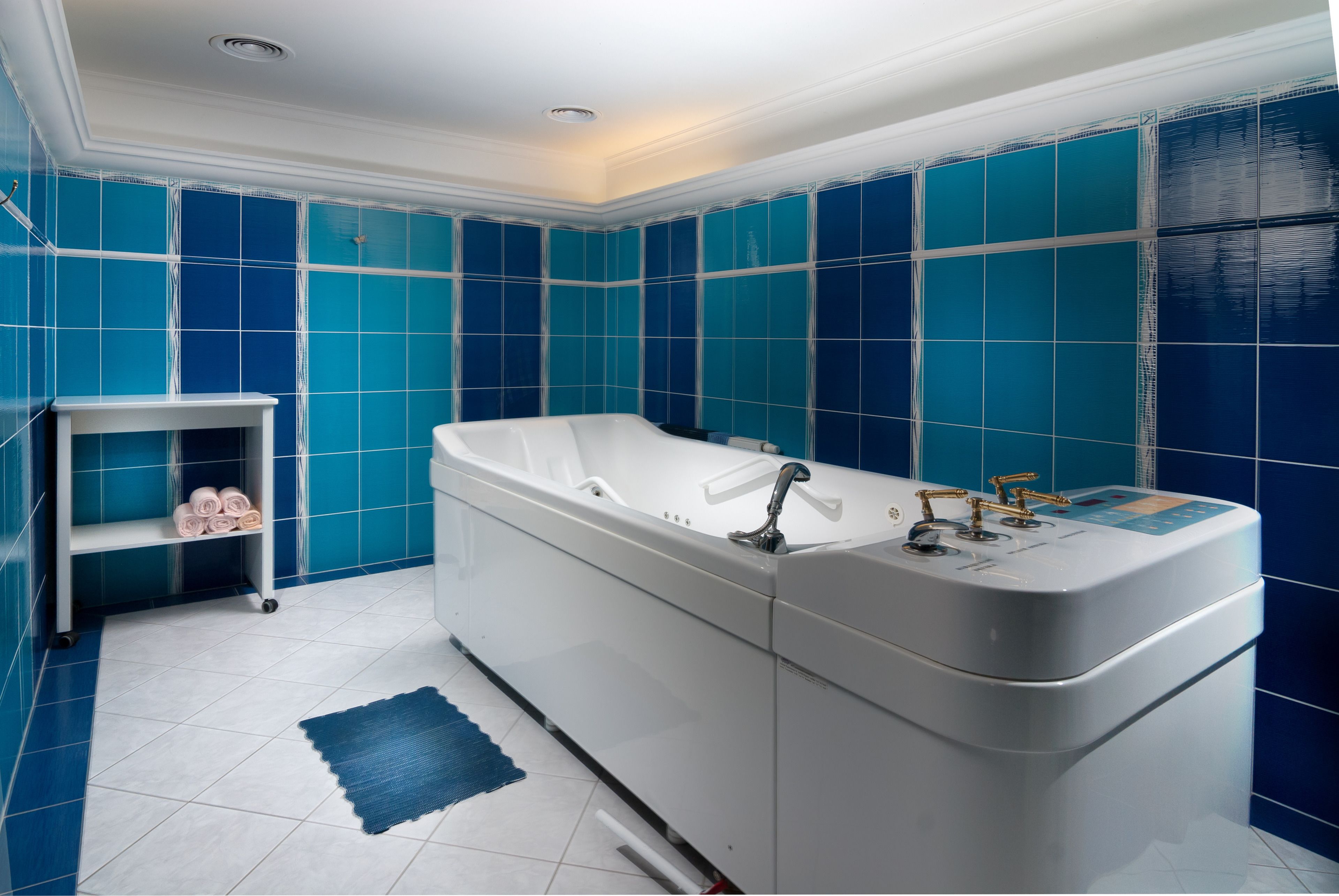 body treatments, hydrotherapy, massage/treatment rooms