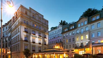 Fassade der Unterkunft – Abend/Nacht