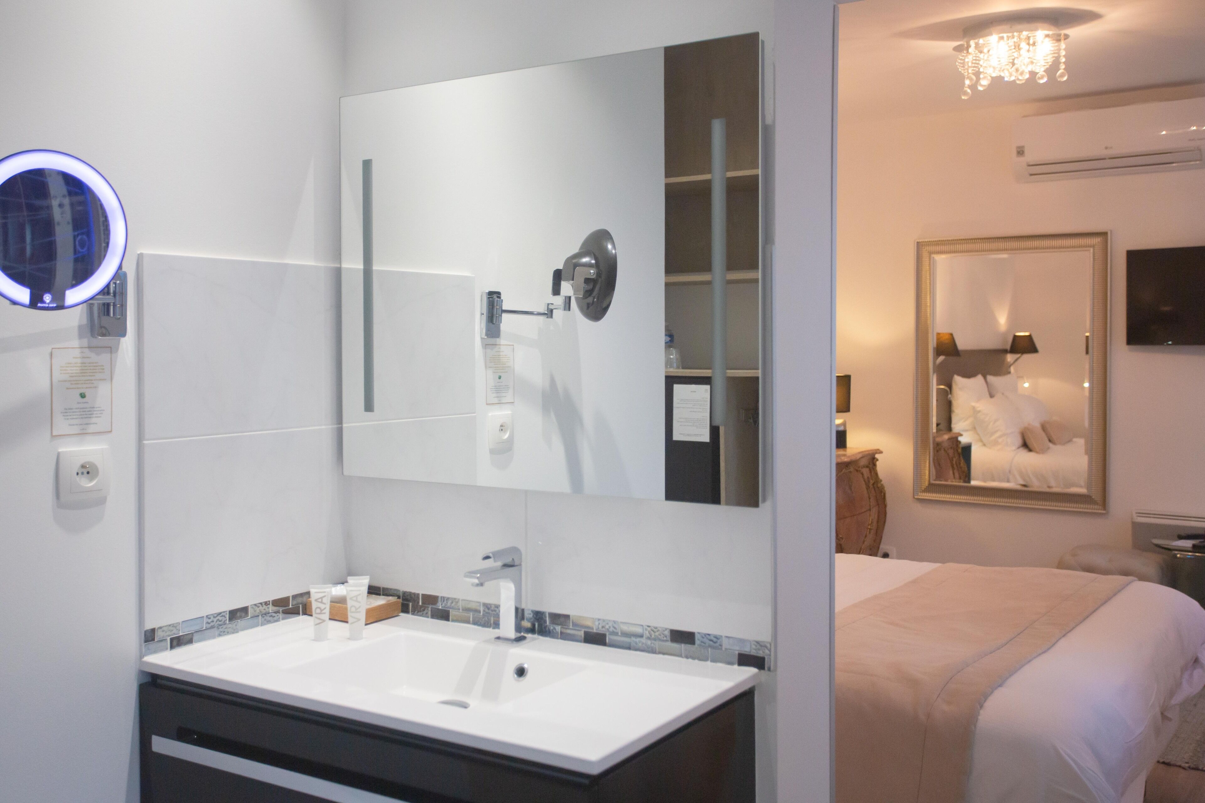 comfort double room, garden view | bathroom | jetted bath, free toiletries, hair dryer, slippers