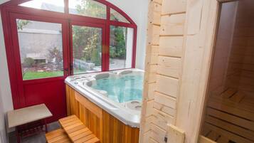 Bain à remous intérieur