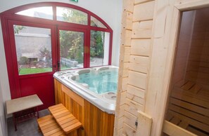 Bathtub spa indoor