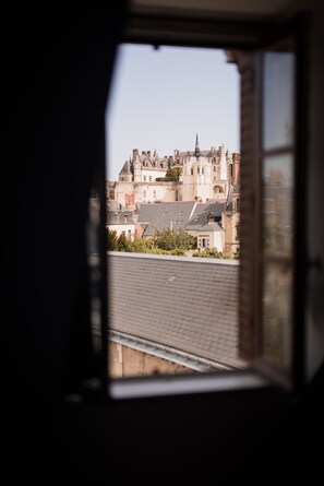 Double Room, Garden View (Prestige) | Premium bedding, in-room safe, desk, soundproofing - Hôtel Au Charme Rabelaisien (Amboise)