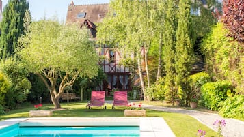 Piscine extérieure (ouverte en saison)