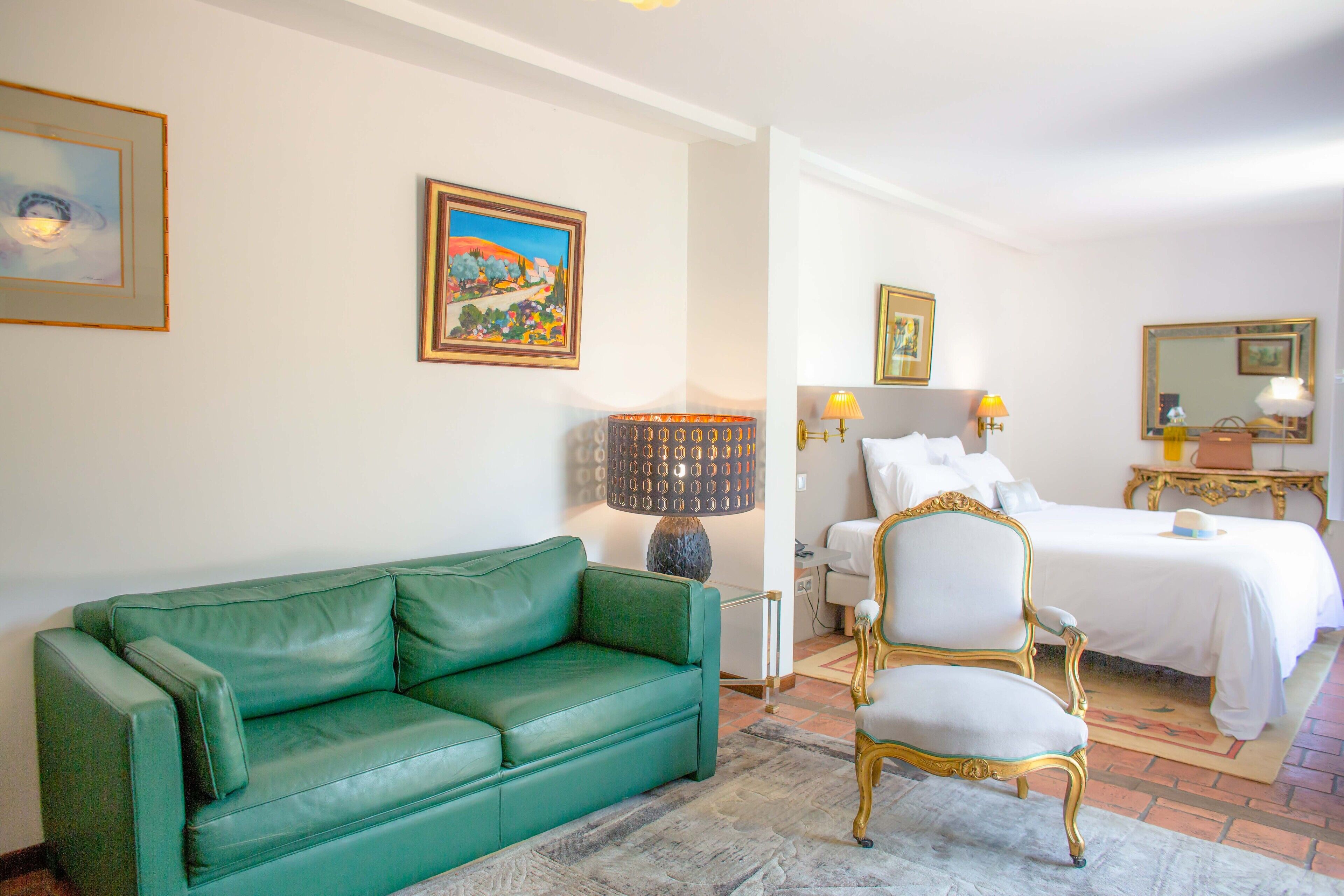 Habitación doble (Garden Prestige) | Zona de estar | Una televisión de pantalla plana