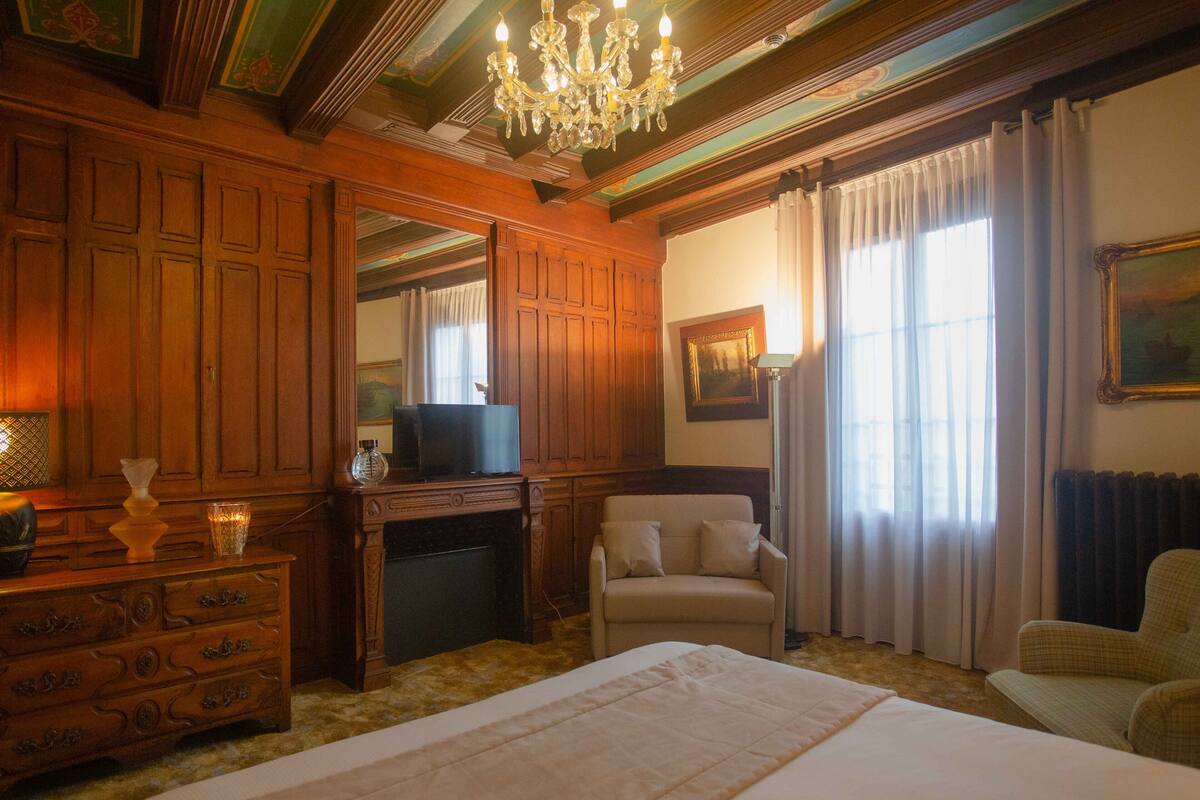 double room (privilege) | premium bedding, in-room safe, desk, soundproofing