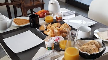 Kontinental frukost varje dag mot avgift
