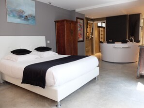 Deluxe Double Room, 1 Queen Bed, Hot Tub, Garden Area | Premium bedding, Select Comfort beds, iron/ironing board, free WiFi - Be Loft B&B Pool & Spa (Avignon)
