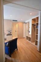 Ropa de cama de alta calidad y minibar 