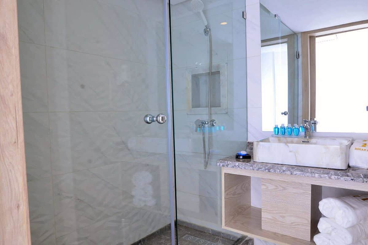 superior triple room | bathroom | free toiletries, hair dryer, towels