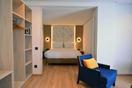 Luxury Suite | 1 bedroom, premium bedding, minibar, in-room safe