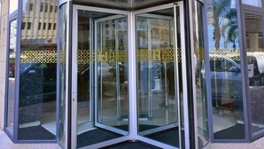 The revolving door entrance of the RIHAB HOTEL. - Rihab Hotel (Rabat)
