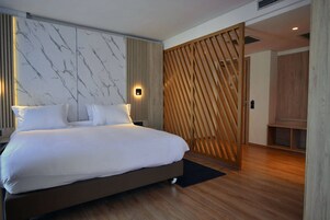 Ropa de cama de alta calidad y minibar 