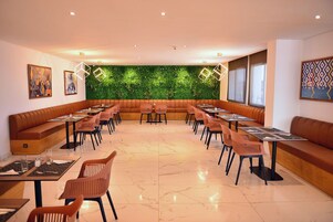 Desayuno buffet incluido todos los días 