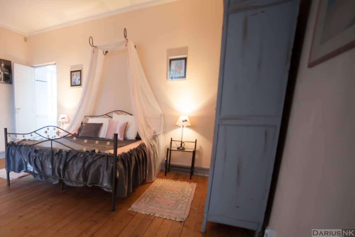 Standard Room (New York) | Cribs (surcharge), rollaway beds (surcharge), WiFi (free)