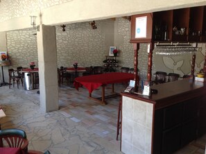 Dining - Chateau Borie Neuve (Badens)