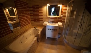 Phòng Deluxe (Londres) | Phòng tắm | Đồ dùng nhà tắm miễn phí, khăn tắm