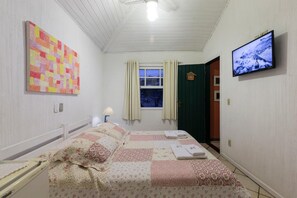 In-room safe, individually decorated, blackout drapes - Pousada Chez Nice (Búzios)