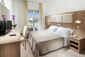 Minibar, in-room safe, desk, cots/infant beds - Hotel Cormoran (Cattolica)