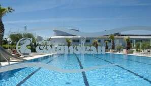 Seasonal outdoor pool, open 9:00 AM to 7:00 PM, pool umbrellas - Hotel Cormoran (Cattolica)