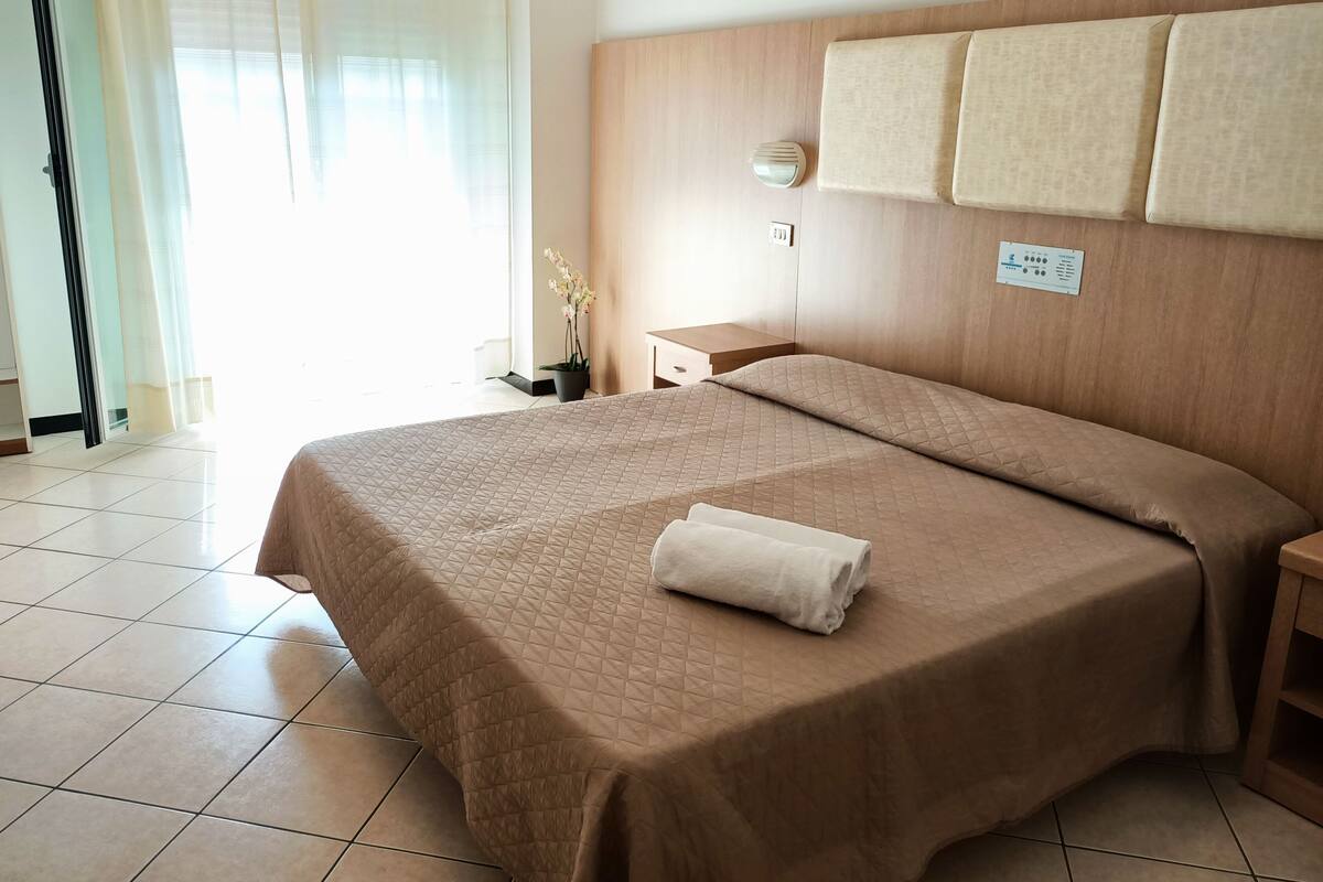 Minibar, in-room safe, desk, cribs (surcharge)