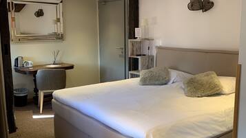 Kamer | 1 slaapkamer, luxe beddengoed, een kluis op de kamer, een bureau