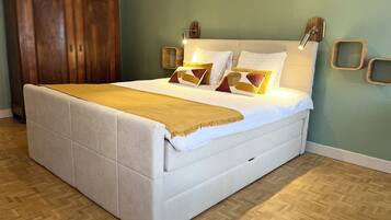 Suite Premier | Hochwertige Bettwaren, Zimmersafe, Schreibtisch, schallisolierte Zimmer