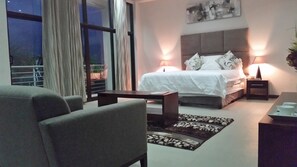 Executive Double Room | In-room safe, desk, soundproofing, free WiFi - Pamo Hotel and Restaurant (Kitwe)