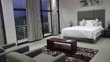 Executive Double Room | In-room safe, desk, soundproofing, free WiFi