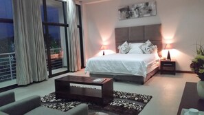 Executive Double Room | Peti besi dalam bilik, meja, kalis bunyi, Wi-fi percuma 