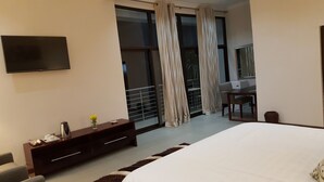 Suite exclusiva, 1 cama de matrimonio grande, baño privado, en la zona del patio