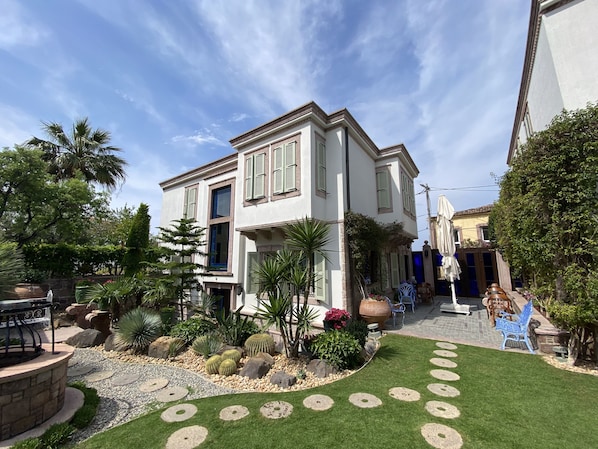 Front of property - Nisi Hotel - Adults Only (Ayvalik)