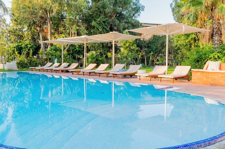 Outdoor pool. Le Dune Sicily Hotel