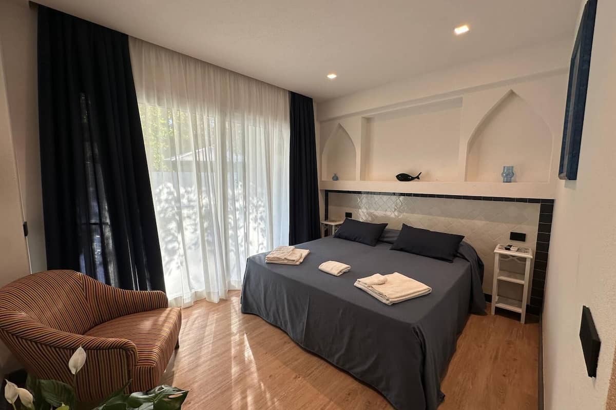 Suíte | 1 quarto, frigobar, cofres nos quartos, escrivaninha