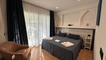 Suite | Minibar, in-room safe, desk, soundproofing