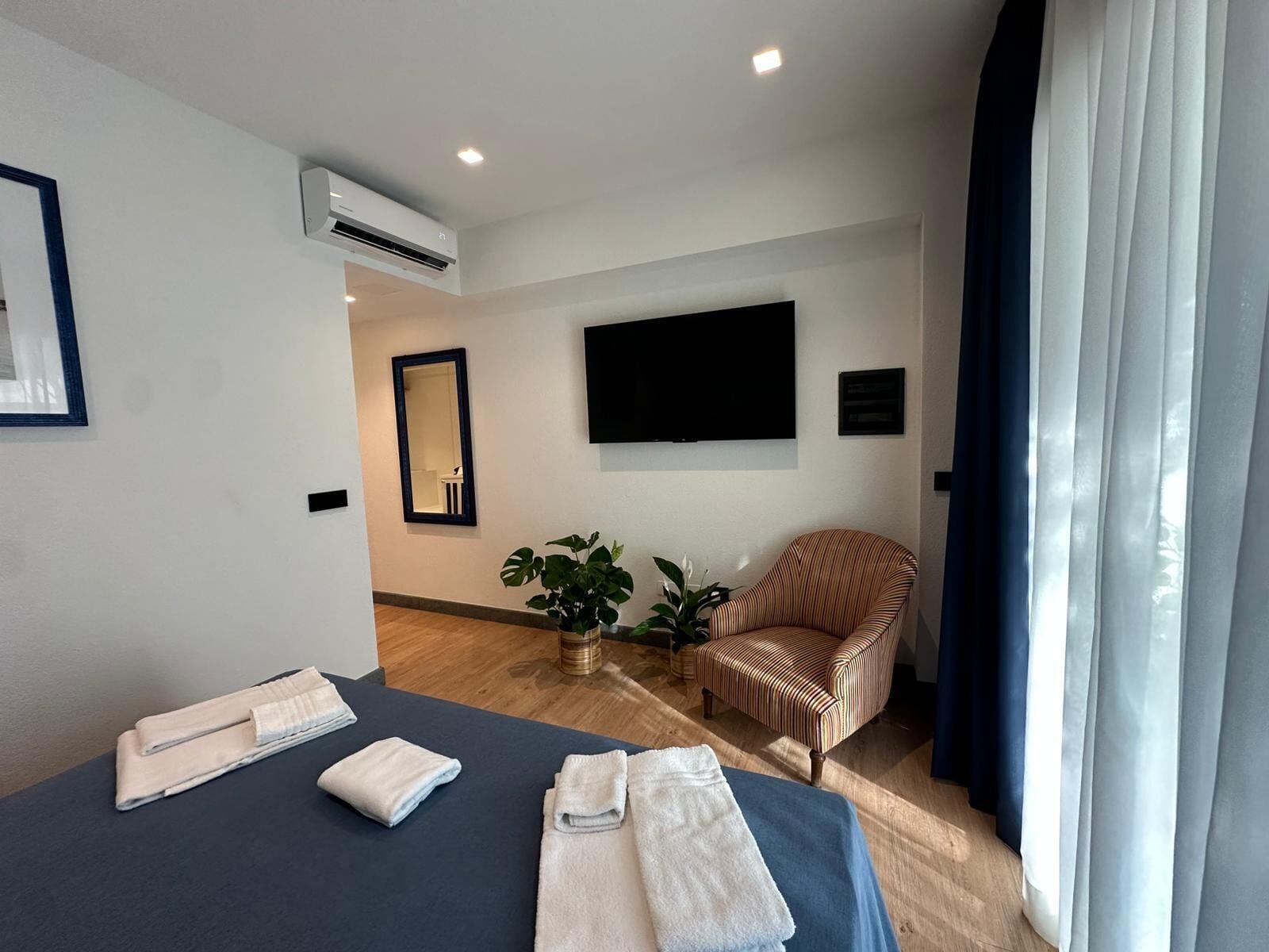 Suite | Minibar, in-room safe, desk, soundproofing