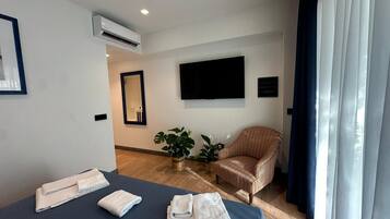 Suite | Minibar, in-room safe, desk, soundproofing