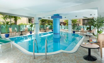 Indoor pool, sun loungers