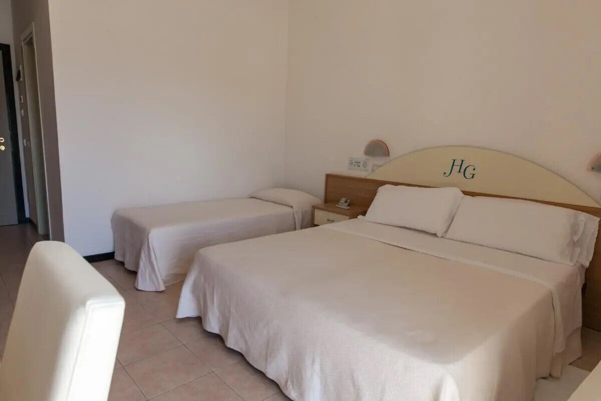 triple room | 1 bedroom, minibar, in-room safe, desk