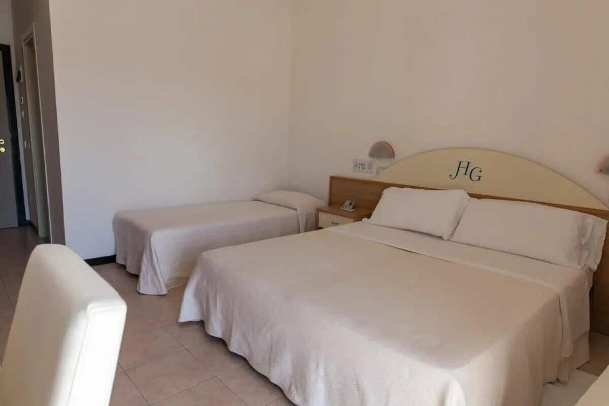 triple room | 1 bedroom, minibar, in-room safe, desk