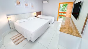 A hotel room with two beds, a TV, and artwork on the wall. - Hotel Roma - Direto com o Grupo DiRoma - acesso ao Acqua Park com café da manhã (Caldas Novas)