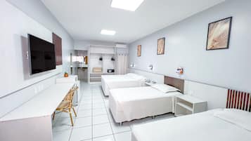 Habitación estándar doble | Caja fuerte, escritorio, cortinas opacas y cunas gratuitas